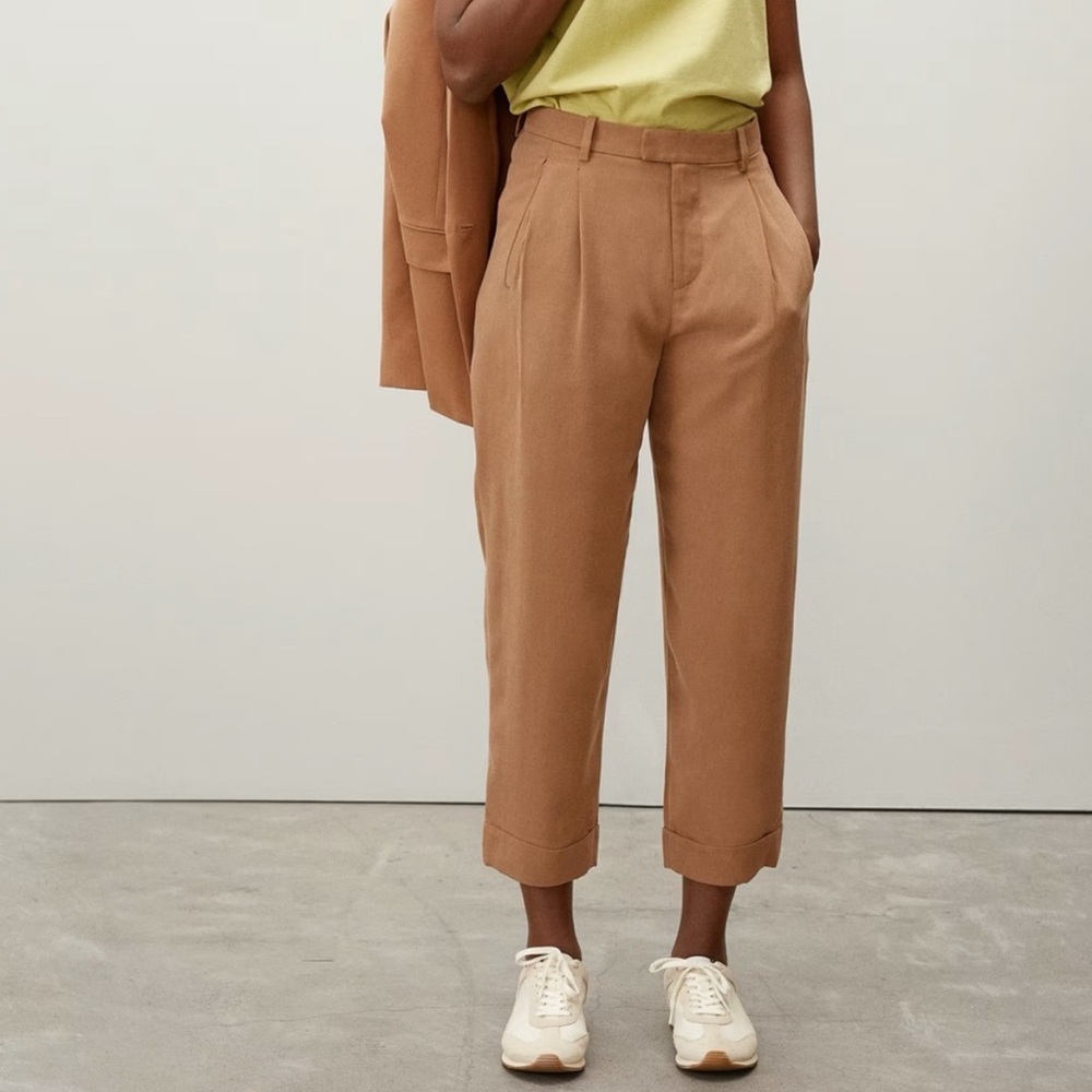 EVERLANE Put Together Pleated Pant in ‘toasted coconut’ in size 0.